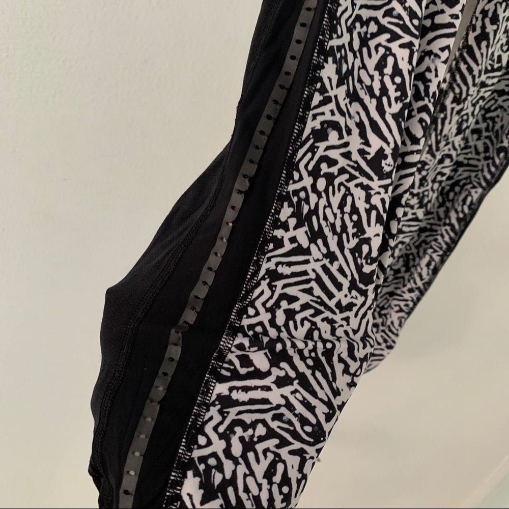 LULULEMON black & white capris workout leggings 4 - Picture 3 of 11